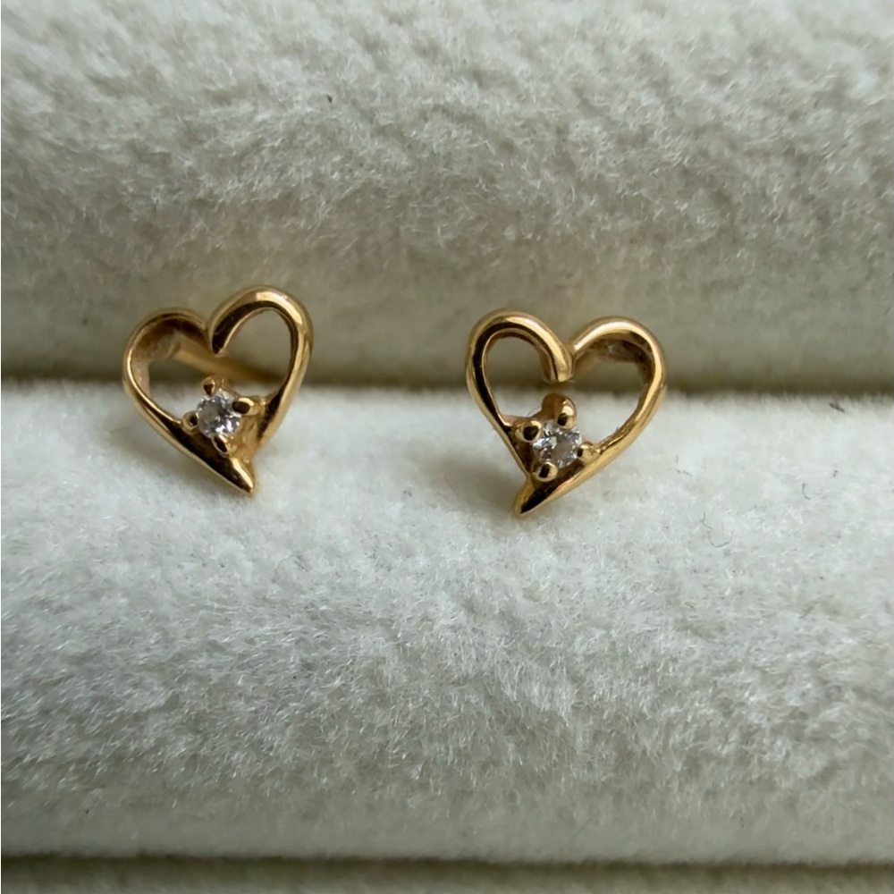 18K Solid Yellow Gold Diamond Heart Stud Earrings